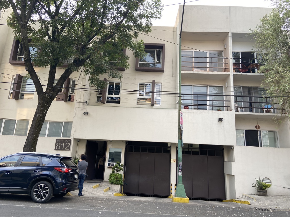 1 of 1: Fachada