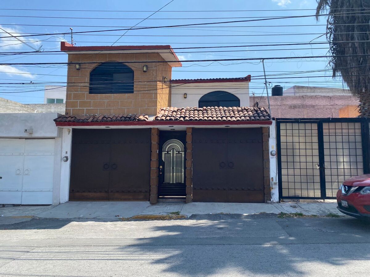 CASA EN VENTA ZONA CANDILES 4 RECAMARAS