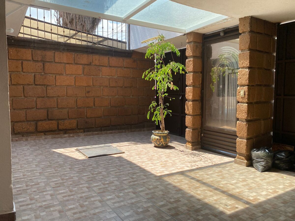 CASA EN VENTA ZONA CANDILES 4 RECAMARAS