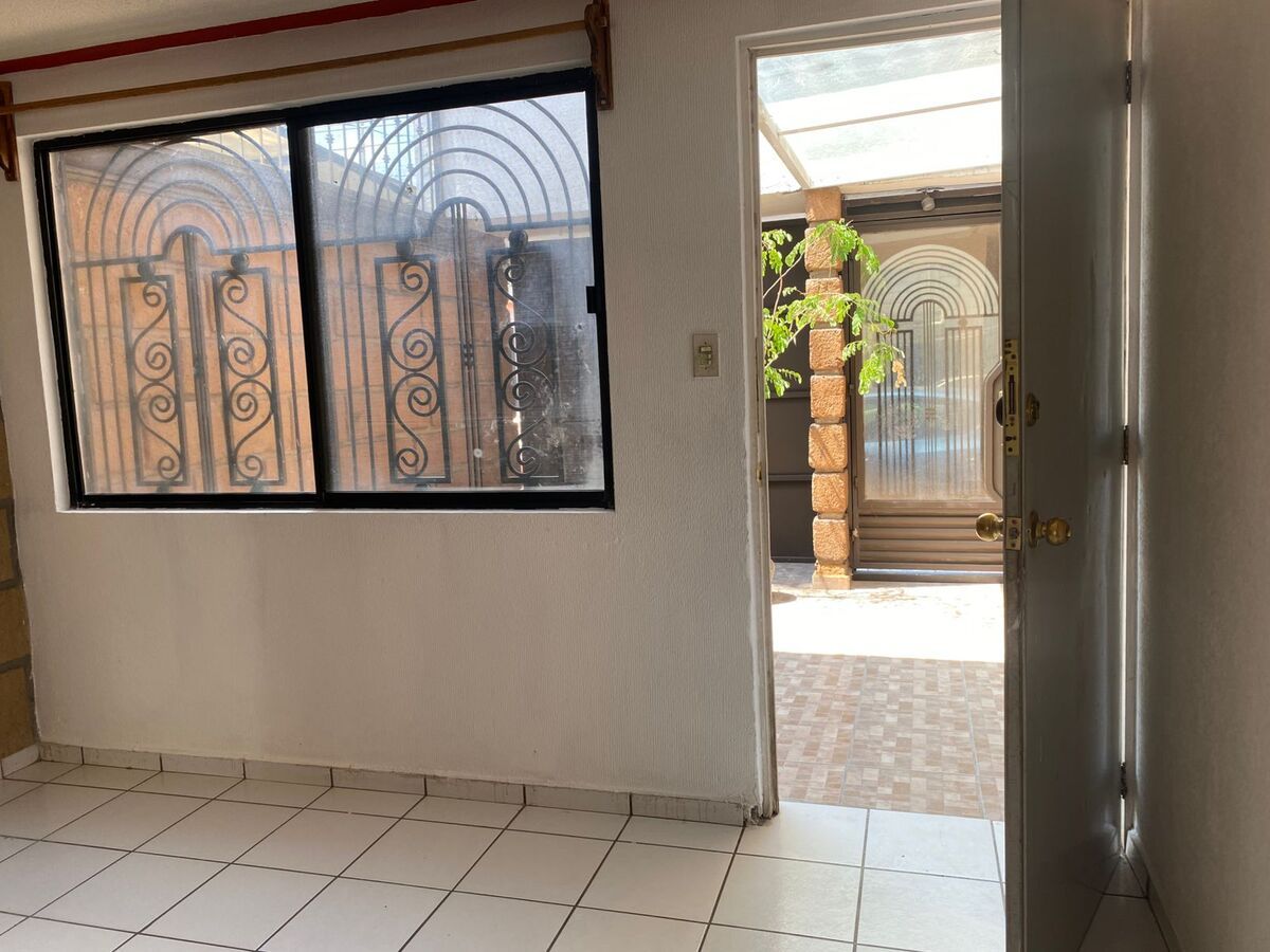 CASA EN VENTA ZONA CANDILES 4 RECAMARAS