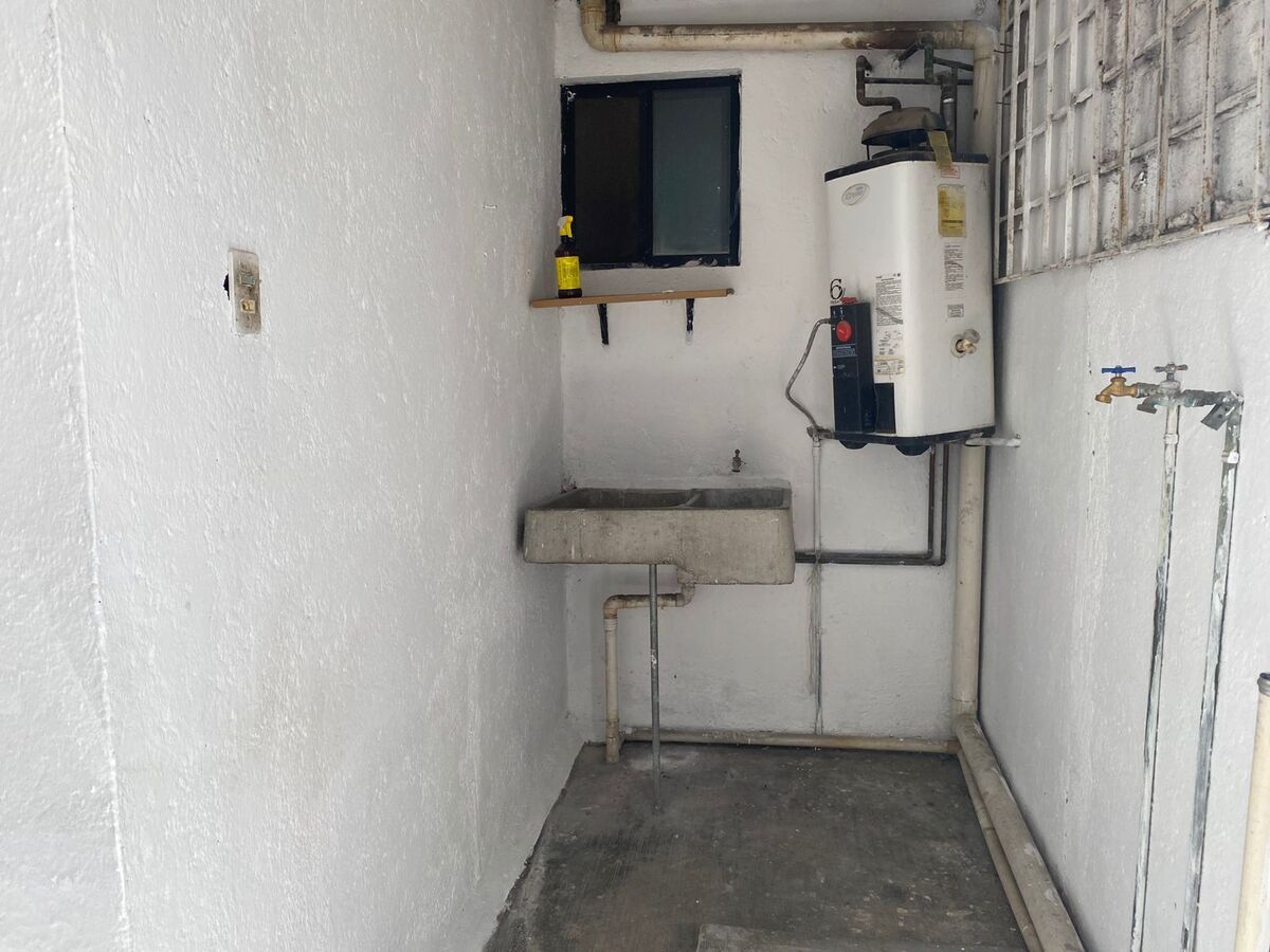 CASA EN VENTA ZONA CANDILES 4 RECAMARAS