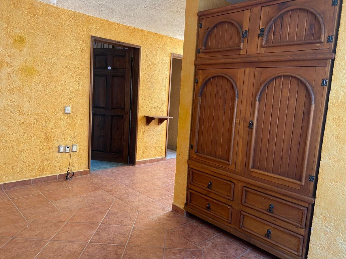 CASA EN VENTA ZONA CANDILES 4 RECAMARAS