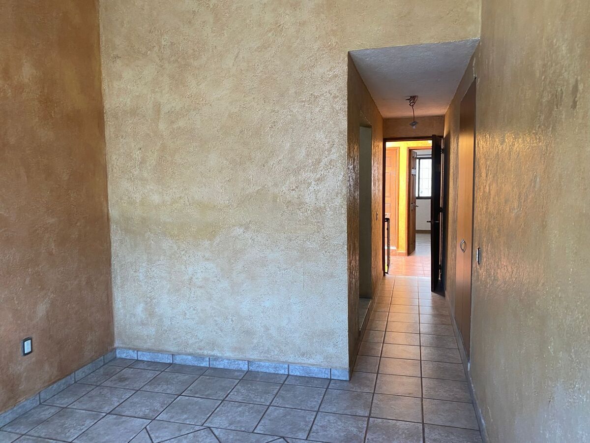 CASA EN VENTA ZONA CANDILES 4 RECAMARAS