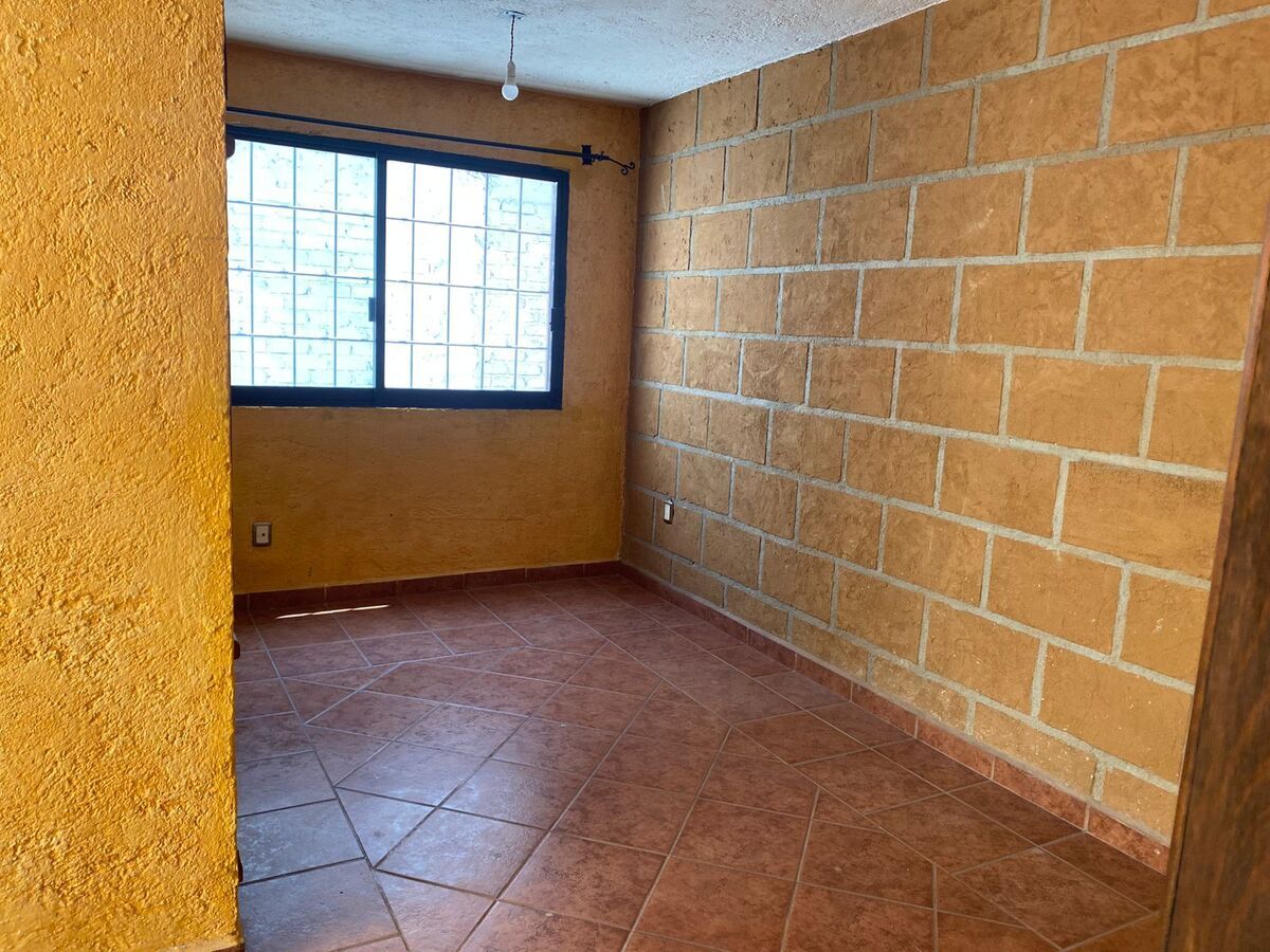 CASA EN VENTA ZONA CANDILES 4 RECAMARAS