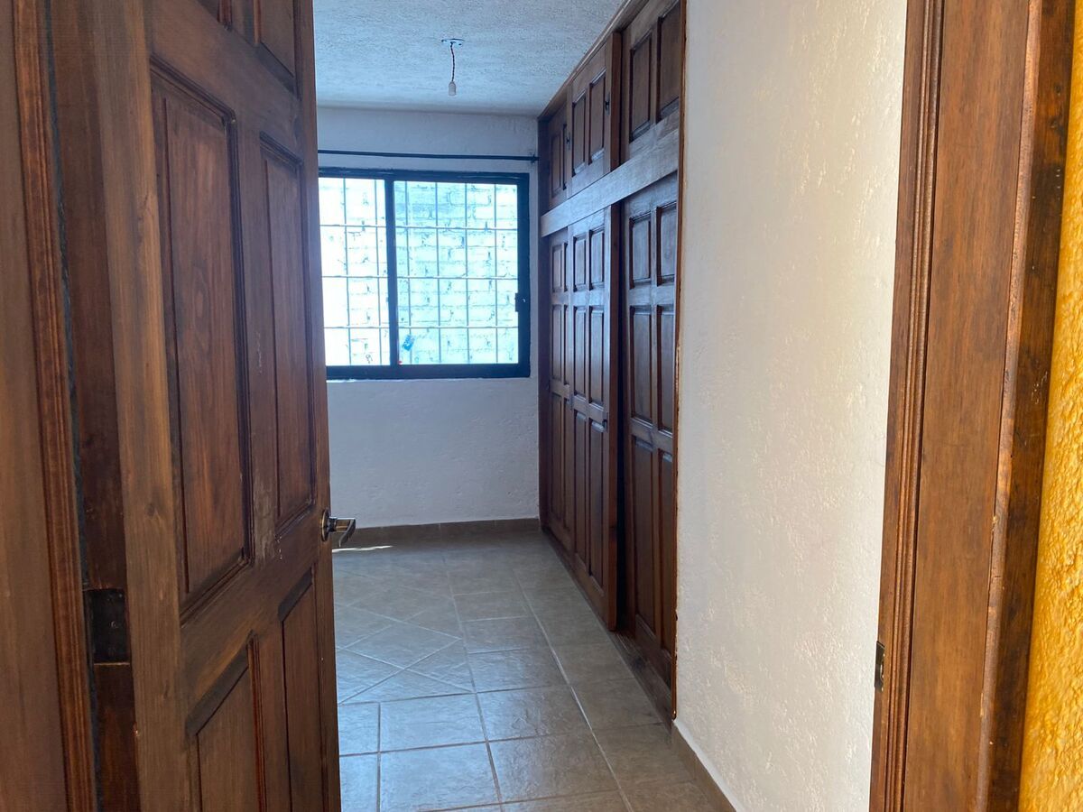 CASA EN VENTA ZONA CANDILES 4 RECAMARAS