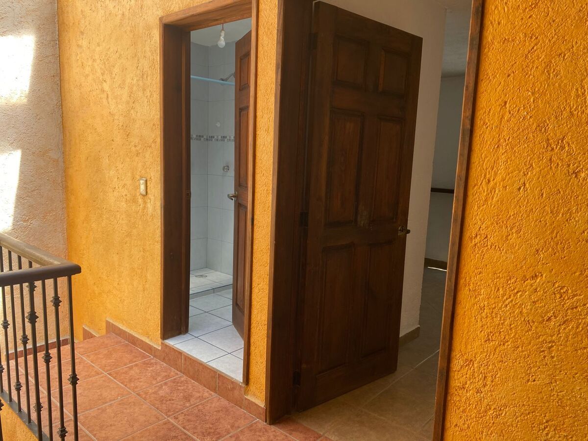 CASA EN VENTA ZONA CANDILES 4 RECAMARAS