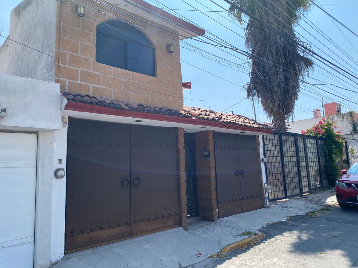 CASA EN VENTA ZONA CANDILES 4 RECAMARAS