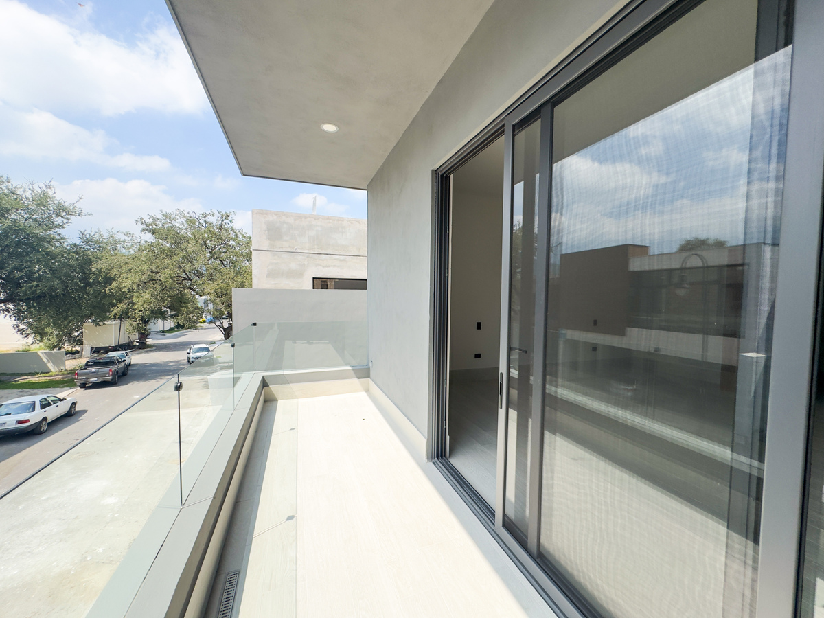 2 of 20: Balcon recmara ppal