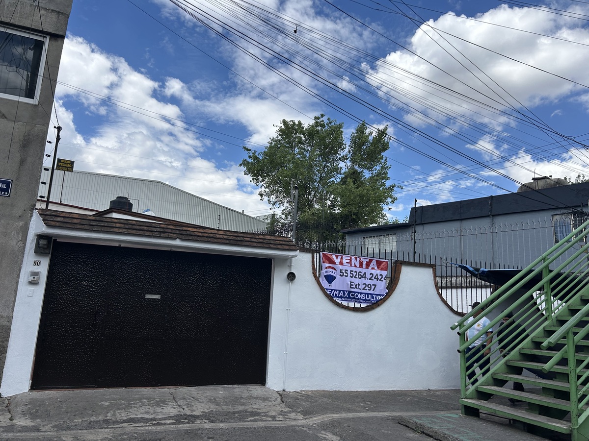 1 of 22: Fachada 1