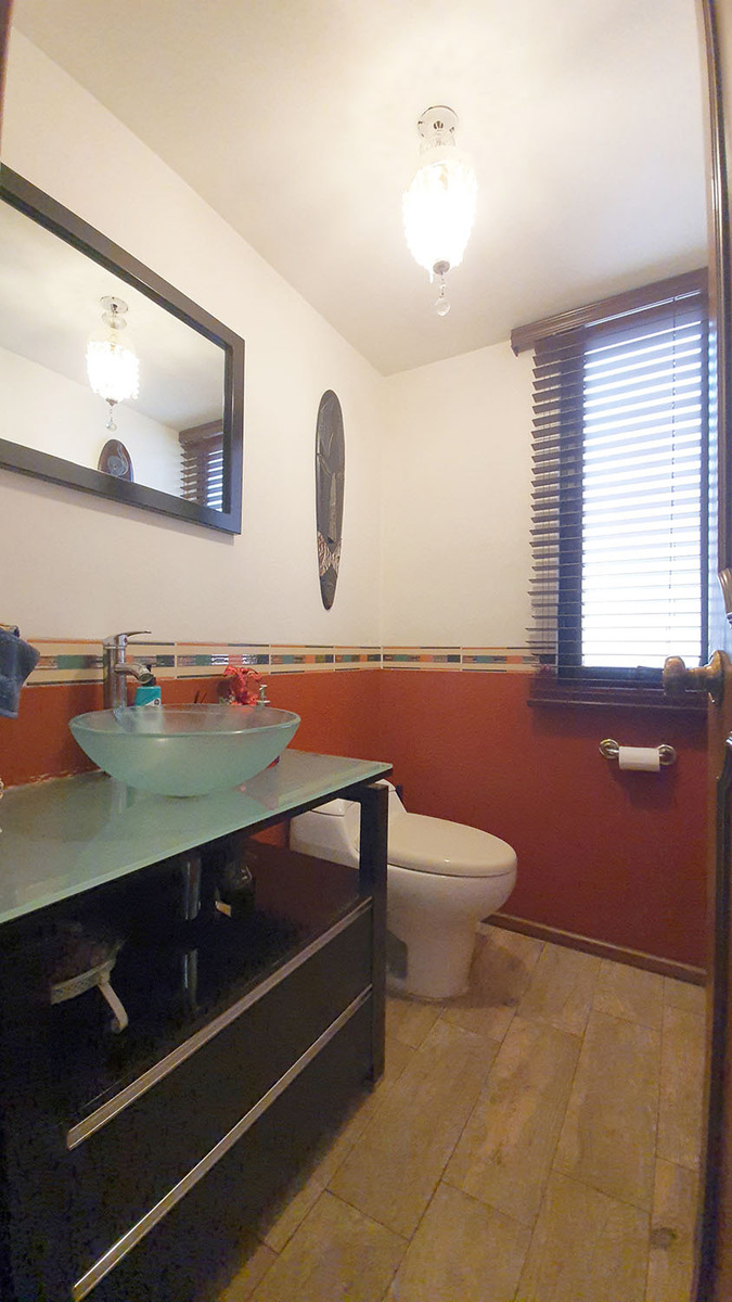 9 de 21: Baño de visitas