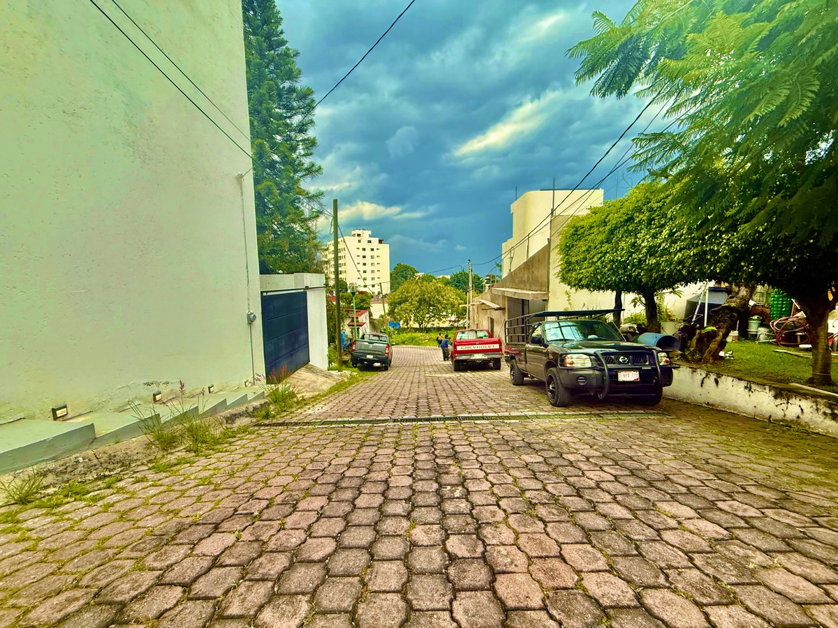 10 de 10: Calle frente al terreno