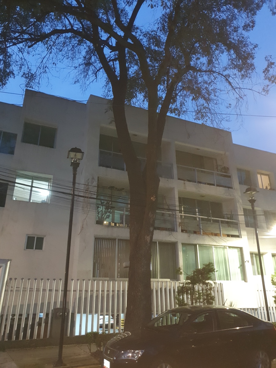 1 of 27: Fachada