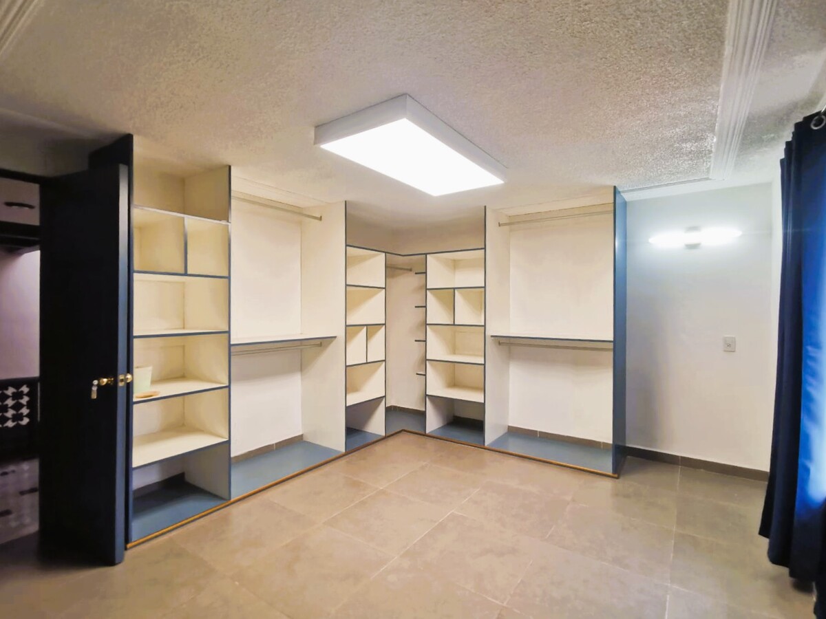 16 de 27: walk in closet, recamara principal