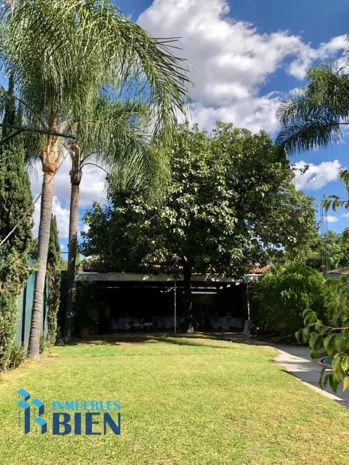 2 of 21: Jardín