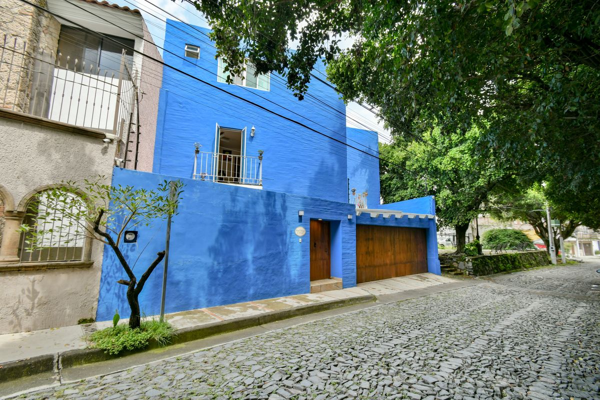 Casa con elevador, departamento independiente en Venta en Guadalajarita, Zapopan - foto 1