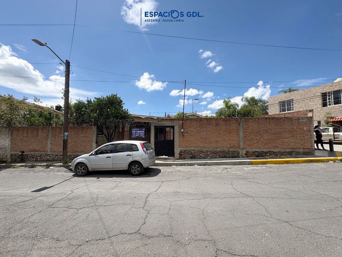 Bonita Casa en esq. de una sola planta