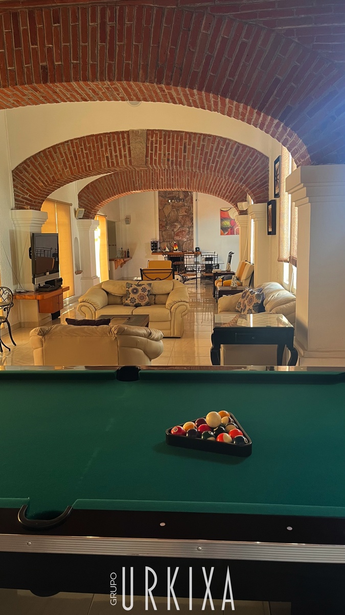 4 of 7: Salon