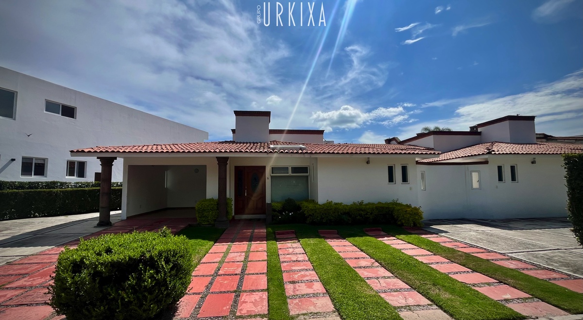 2 of 7: Fachada Exterior