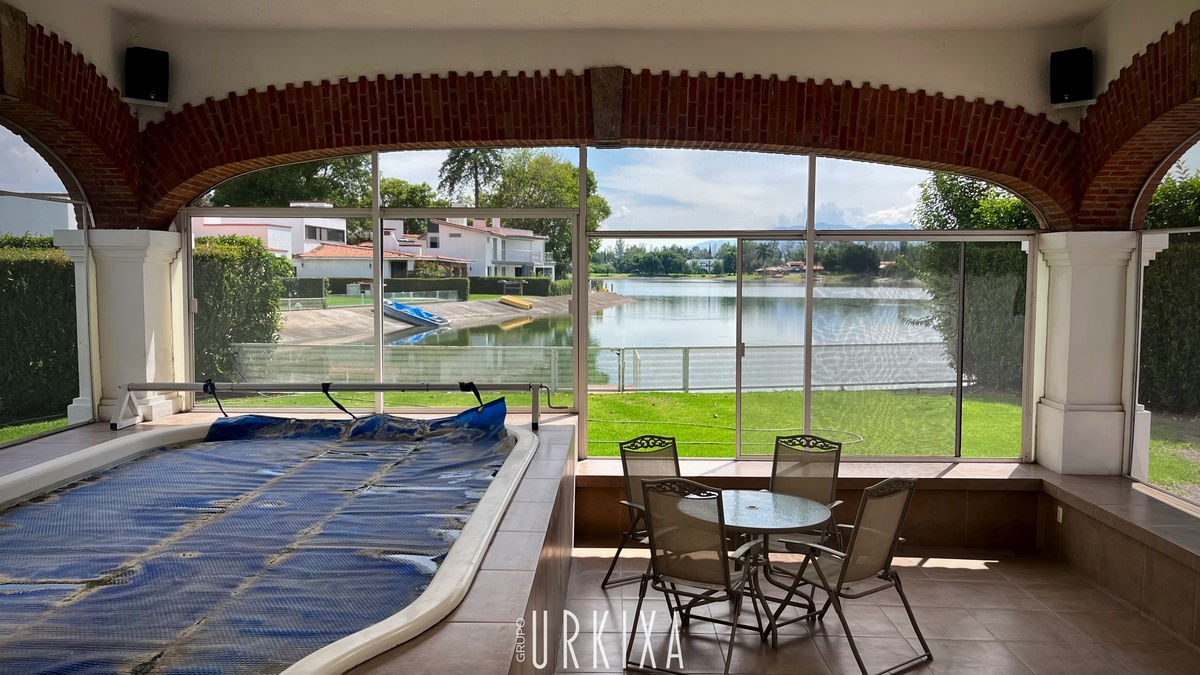 3 of 7: Alberca Techada y Terraza