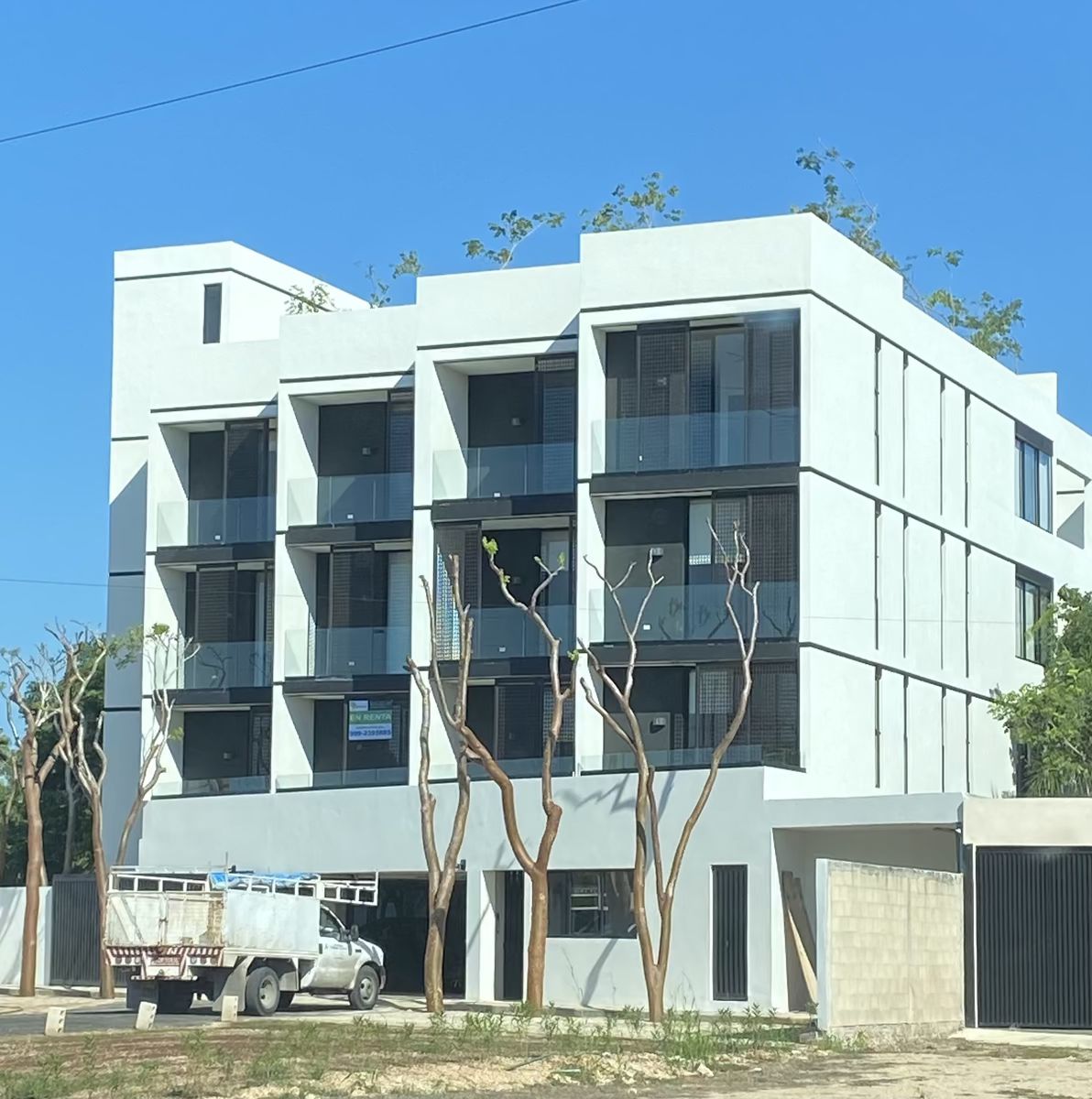 1 de 15: Fachada del edificio El Sabino