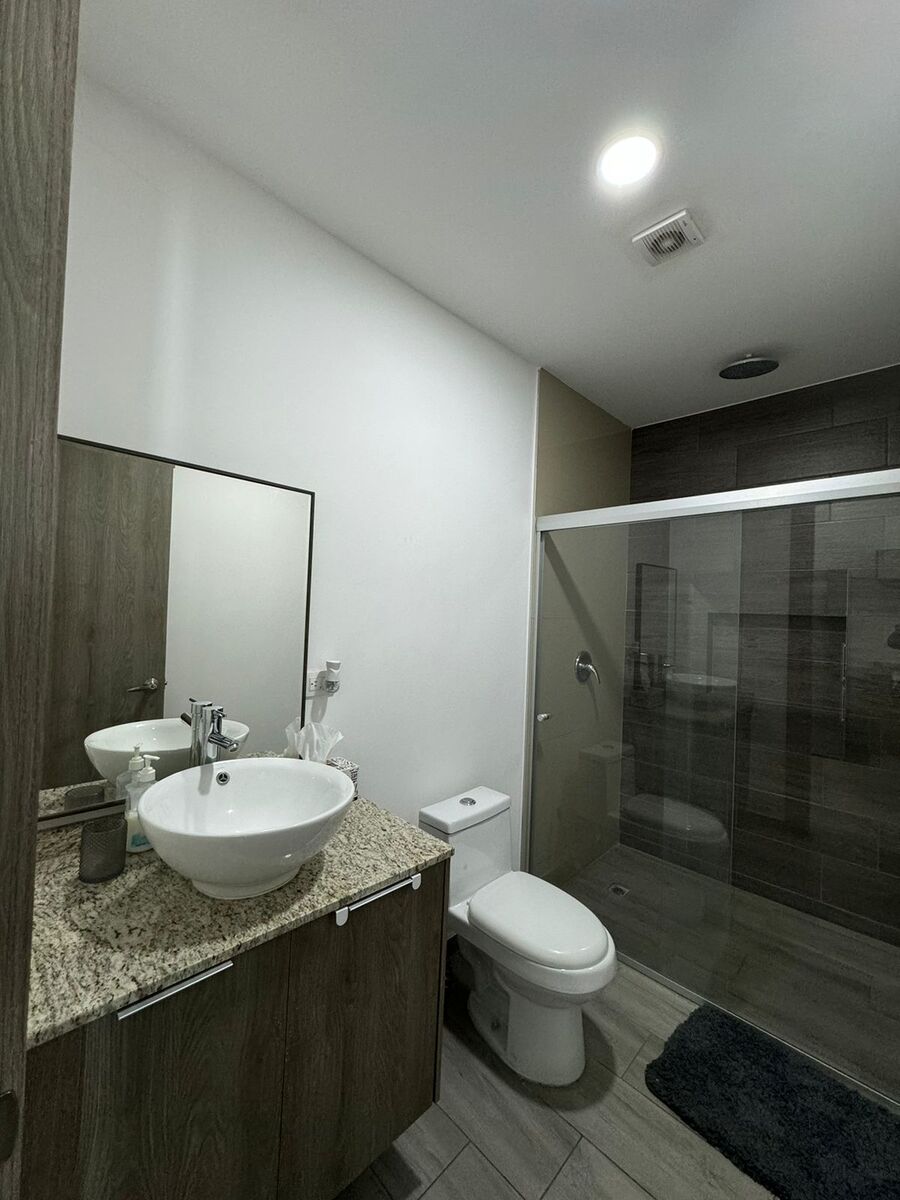 3 of 17: Baño completo