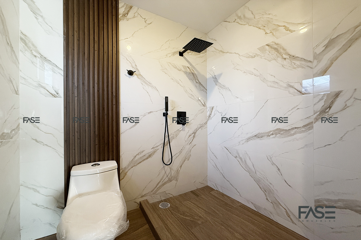 11 de 24: Baño recamara principal