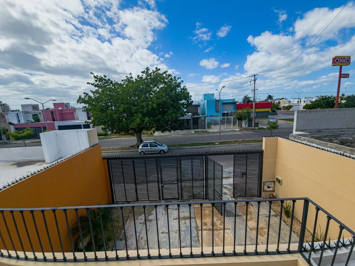 4 de 21: vista a la avenida desde el balcón