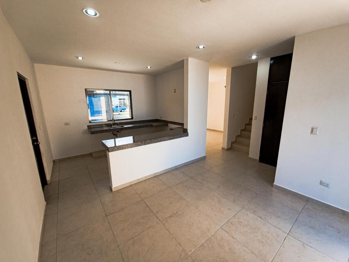 15 de 21: comedor con cocina barra desayunadora de granito