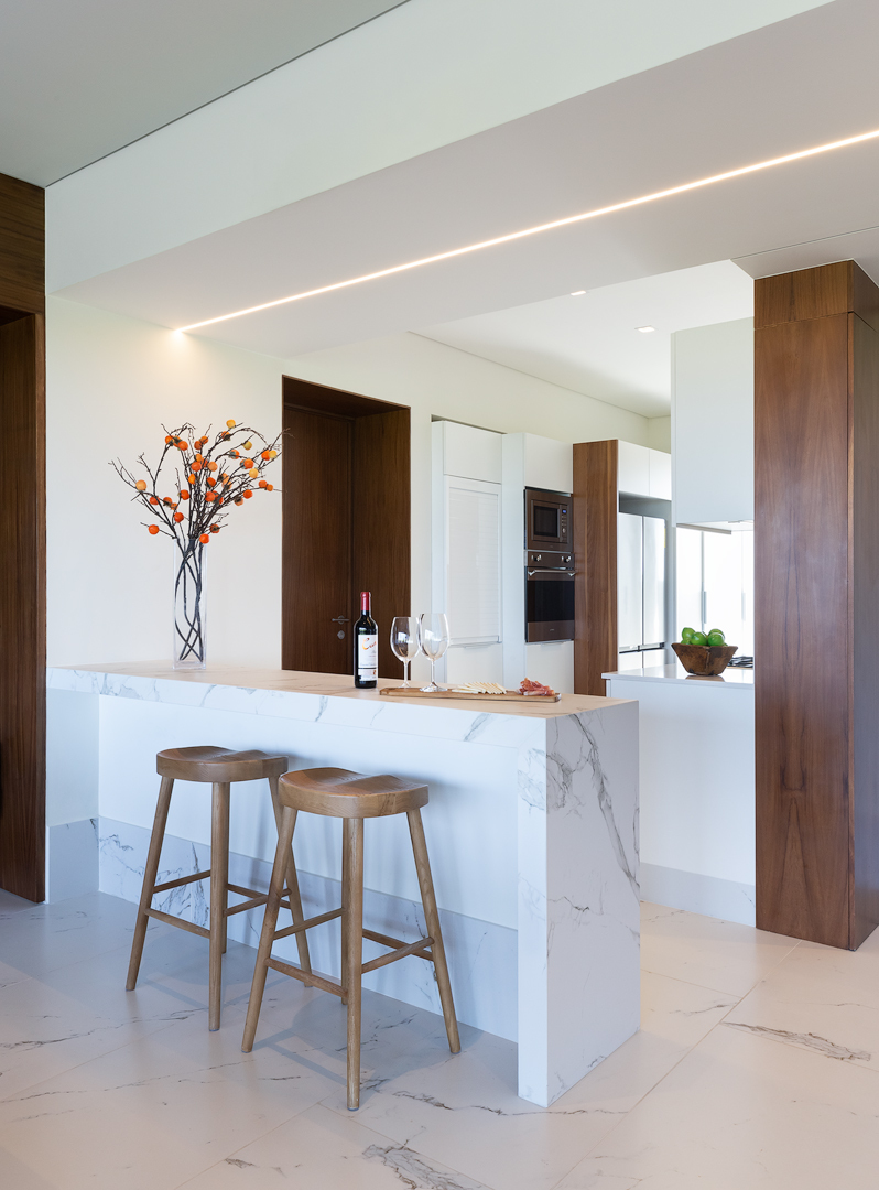 8 de 12: COCINA Y BARRA