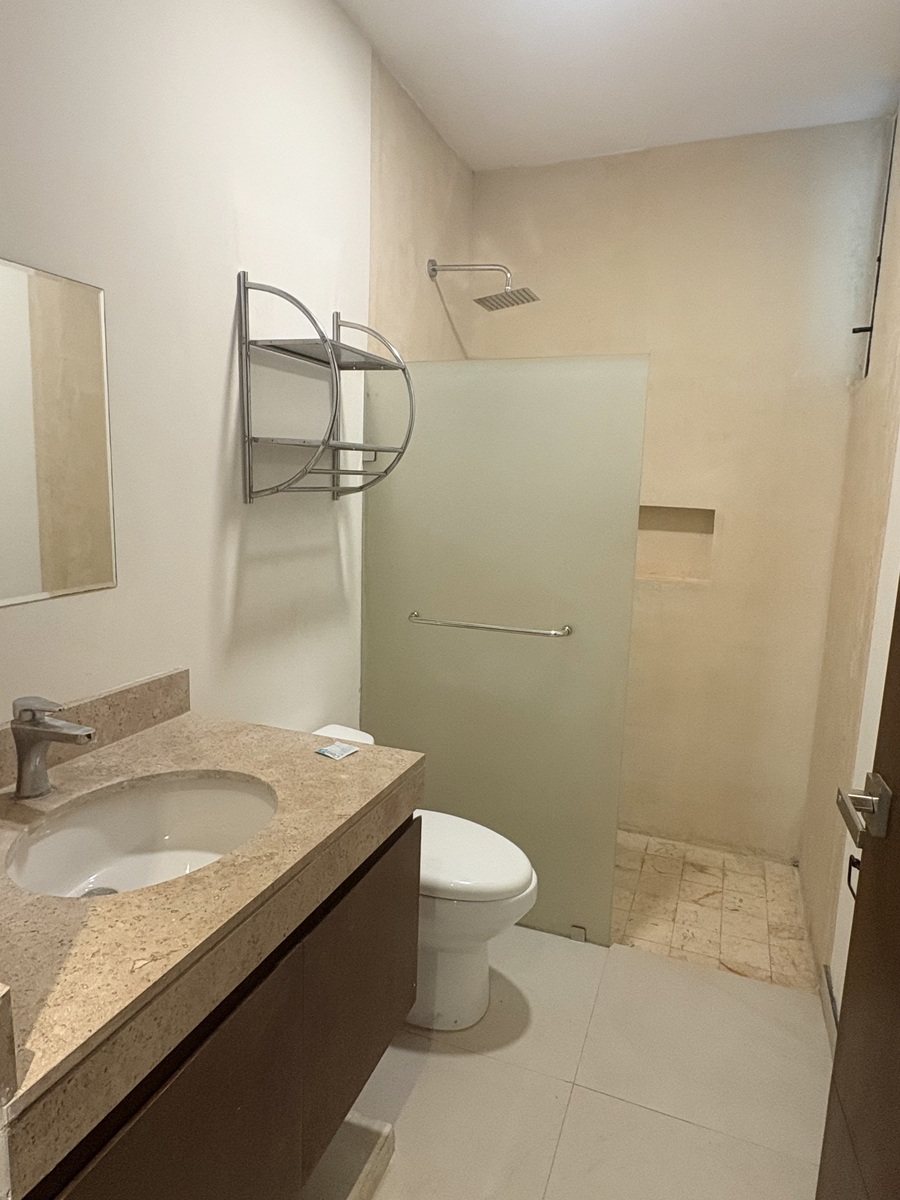 11 de 16: Baño secundario