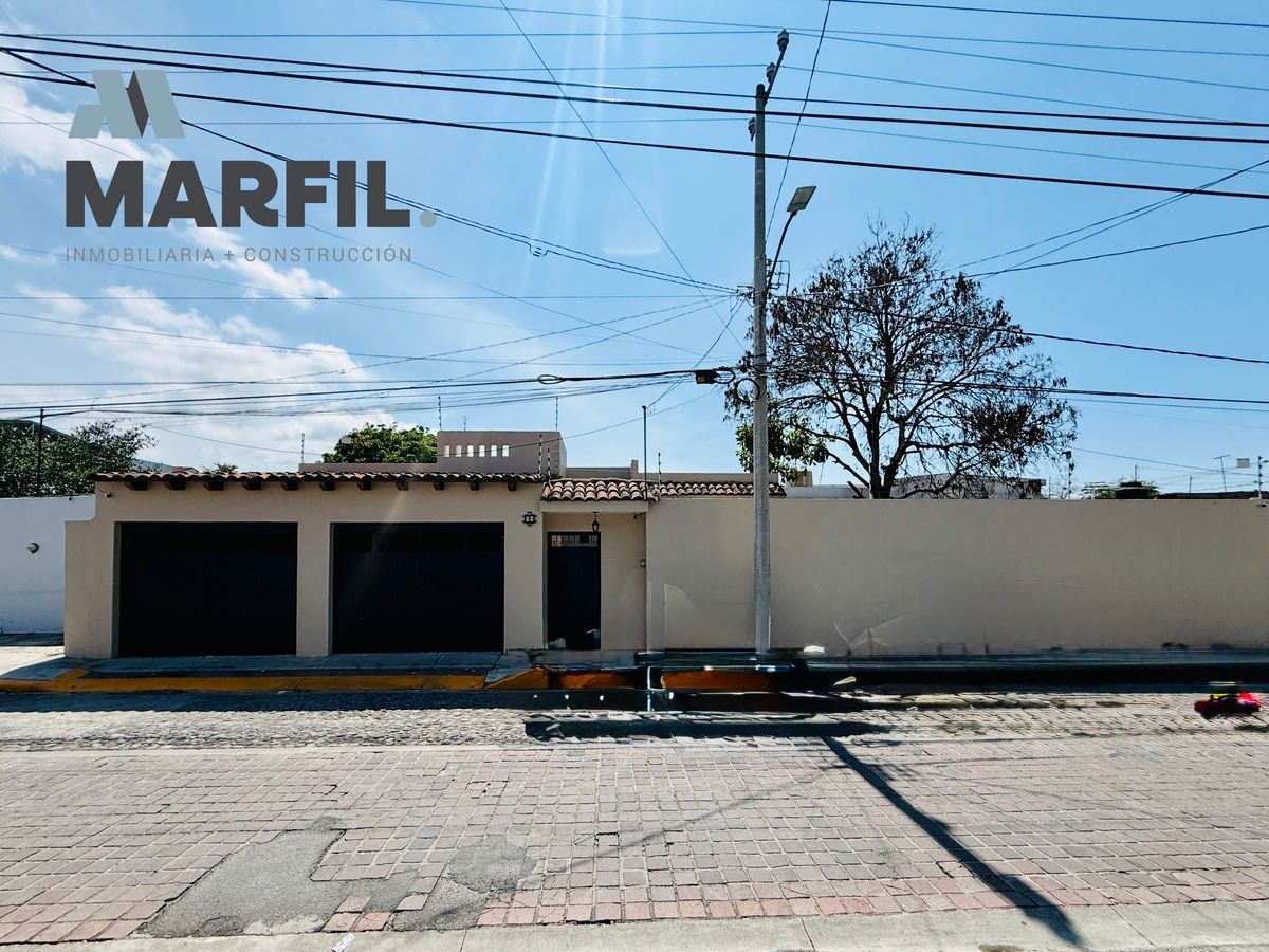 Casa de 1 Piso en el Centro Histórico de Villa de Álvarez, Colima Zona Comercial