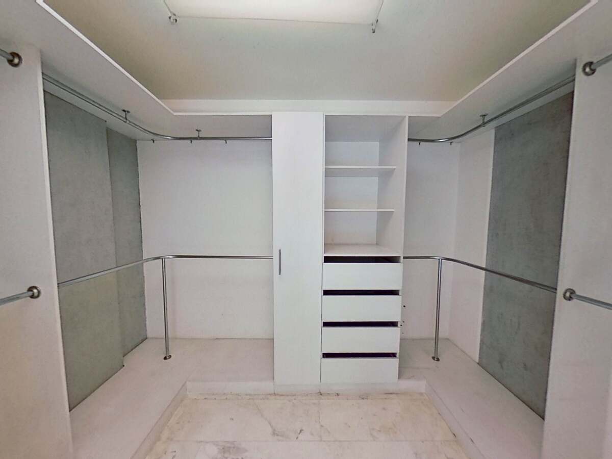 11 de 29: Amplio vestidor