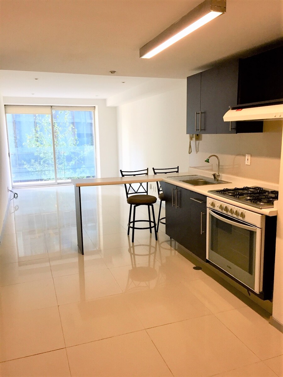 3 of 13: COCINA CON BARRA Y BALCON EN SALA COMEDOR