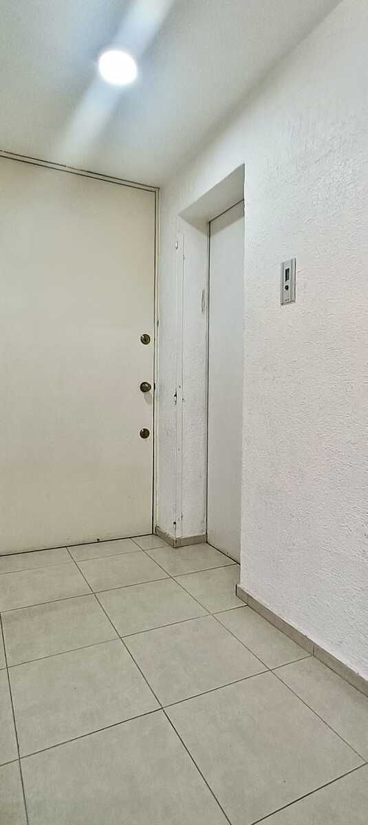 13 de 49: Puerta y Ascensor