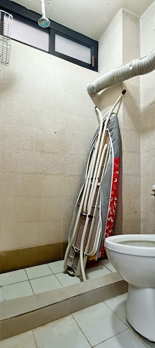 21 de 49: Baño del Cuarto de Servicio