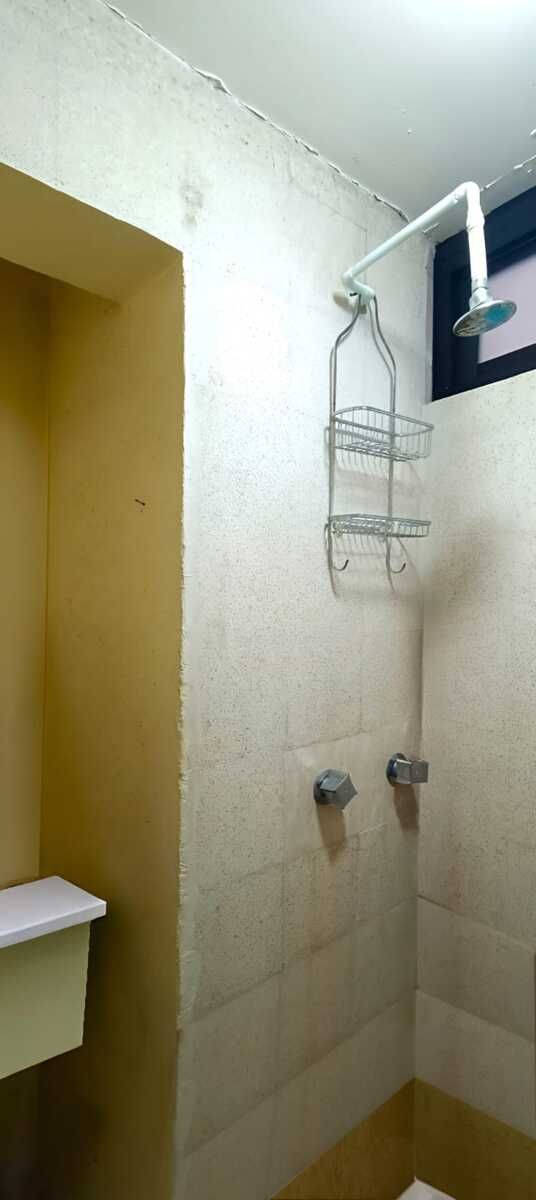 22 de 49: Baño del Cuarto de Servicio