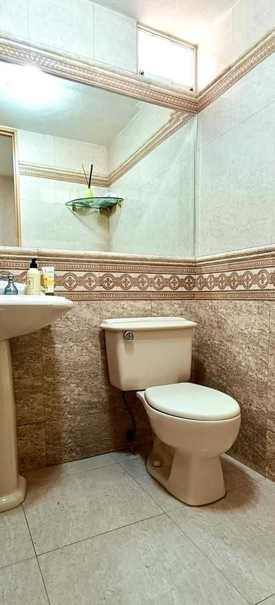 38 de 49: Medio Baño