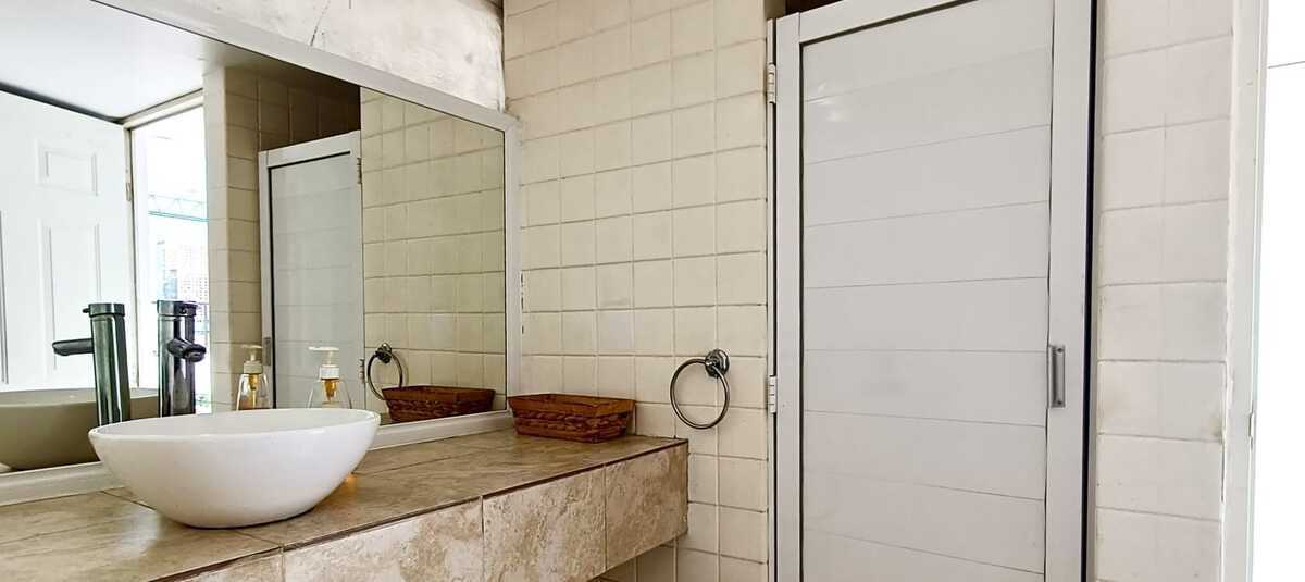 47 de 49: Baño del Roof Garden