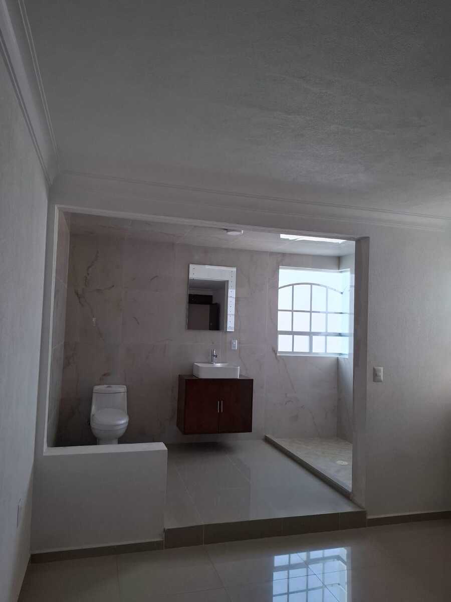 14 de 19: Baño de recámara principal