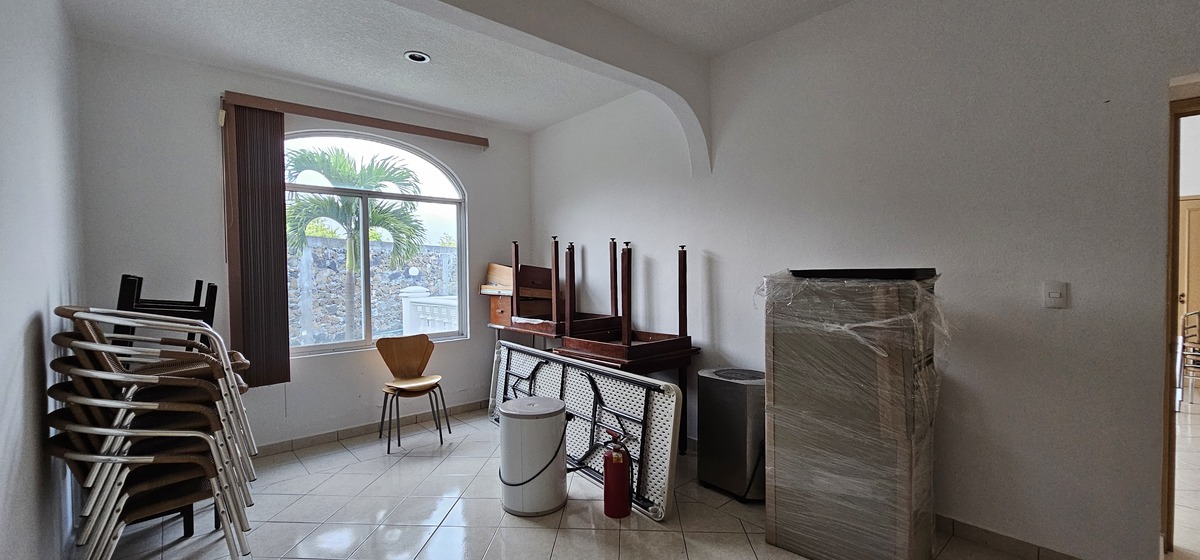 9 of 15: Habitación