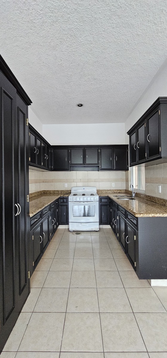8 of 15: Cocina