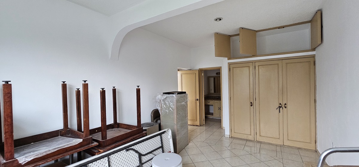 10 of 15: Habitación