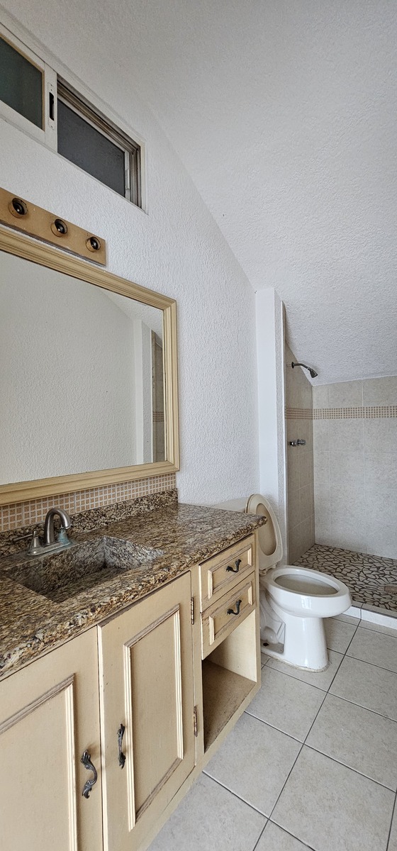 13 of 15: Baño 2
