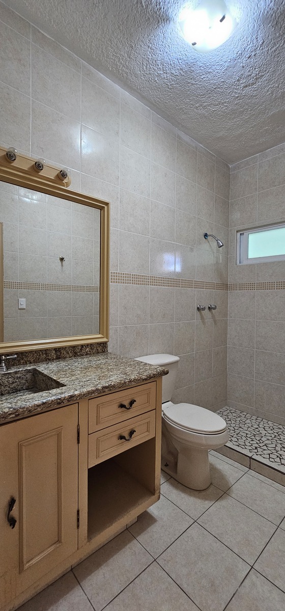 11 of 15: Baño 1