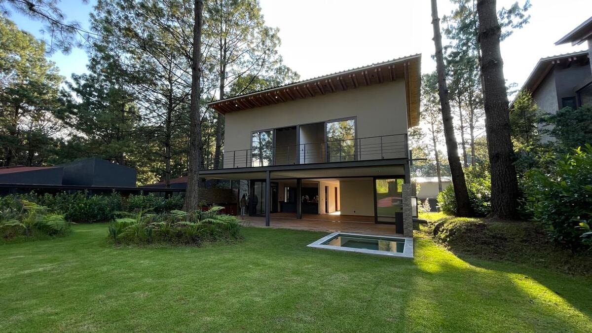 1 of 13: Exterior