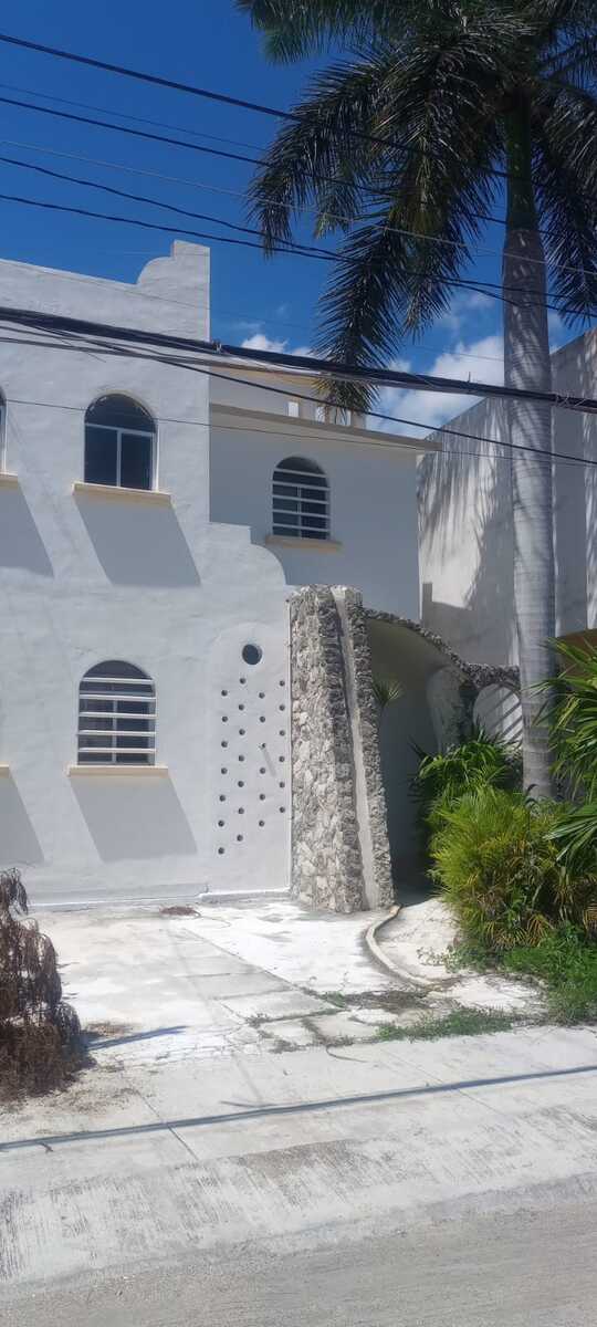 1 of 18: Fachada