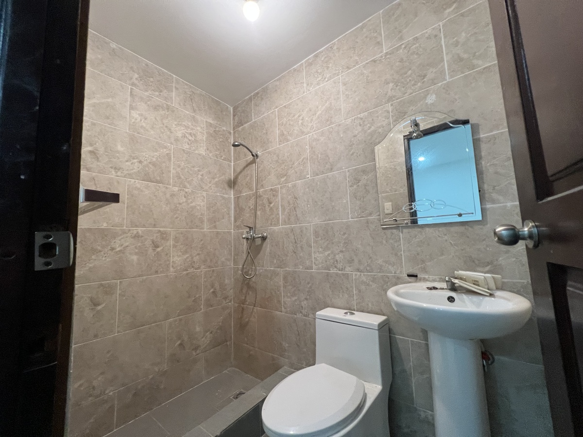 9 de 10: Baño habitacion 2