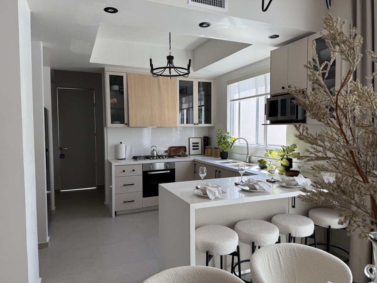 5 of 22: Cocina con isla