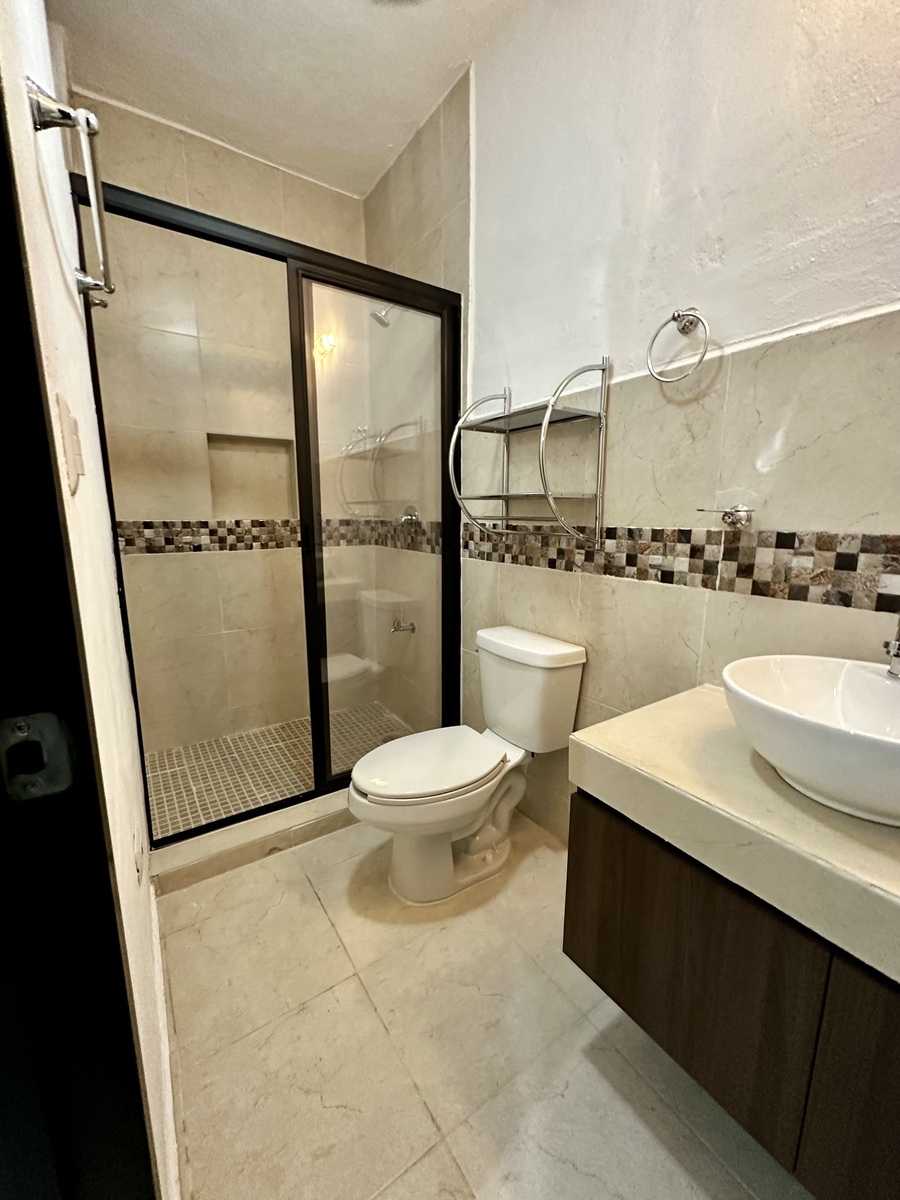 11 de 18: Baño recámara 2