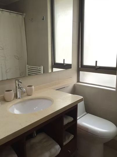 Departamento en venta 2D2B - 1307, en Barrio El Golf, orientación Nor-Poniente